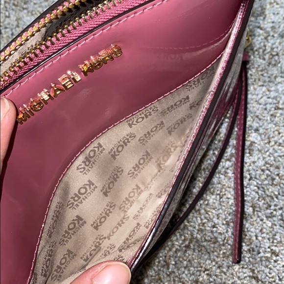 Michael Kors cross body purse!! - Picture 5 of 6